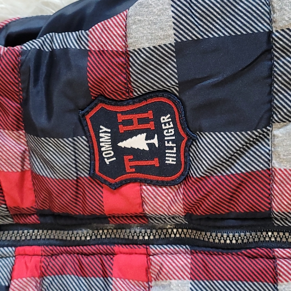 NEW! TOMMY HILFIGER PUFFER VEST - Picture 2 of 9